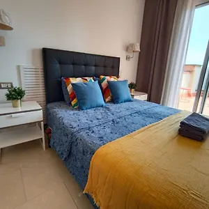 By Paseo De Colon Hostal