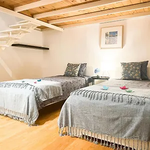 By Born Hostal